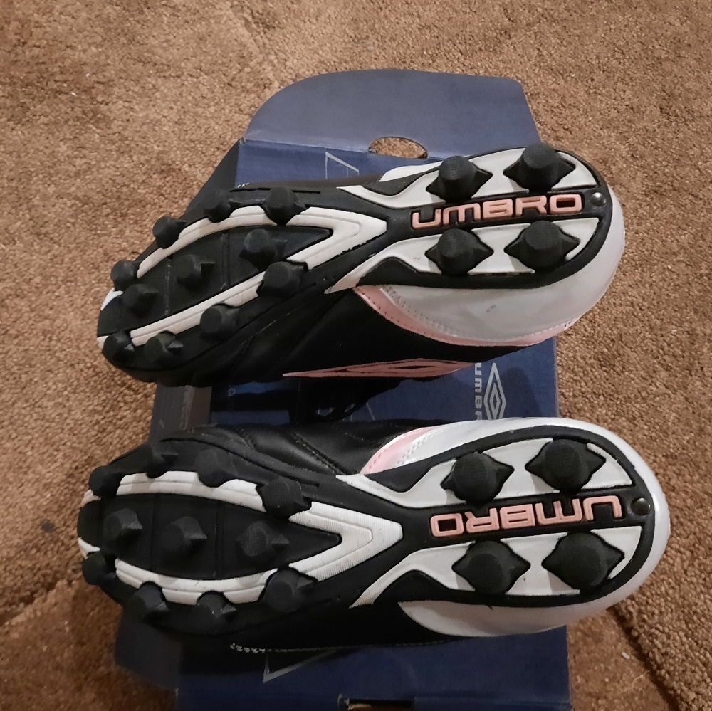 Women Umbro soccer cleats